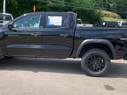 Used 2024 Chevrolet Colorado Trail Boss w/ Technology Package AWD/4WD image 1