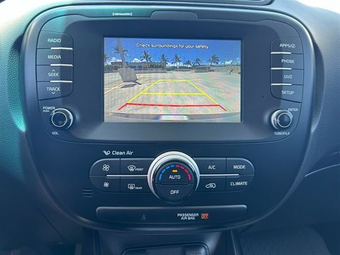 Used 2018 Kia Soul w/ Option Group 020 FWD image 8
