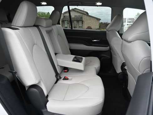 New 2026 Toyota Grand Highlander XLE AWD/4WD image 17