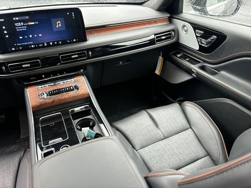 New 2025 Lincoln Aviator Black Label image 34