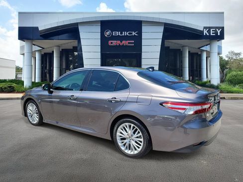 Used 2019 Toyota Camry XLE FWD image 3
