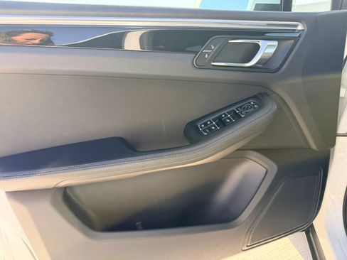 Used 2017 Porsche Macan AWD/4WD image 19