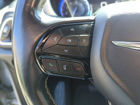 Used 2021 Chrysler Pacifica Touring w/ S Appearance Package image 12