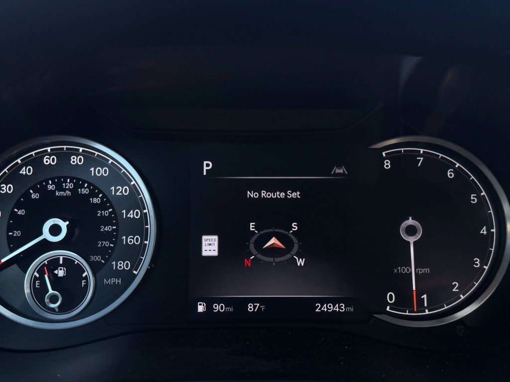 Used 2025 Genesis G70 2.5T RWD image 20