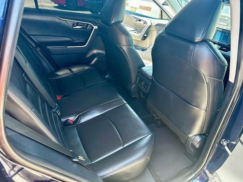 Used 2019 Toyota RAV4 XLE Premium FWD image 14
