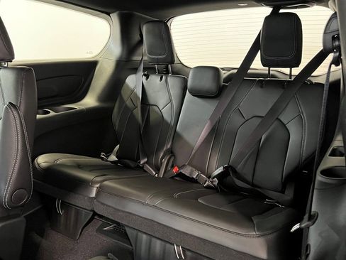 New 2026 Chrysler Pacifica Select image 12