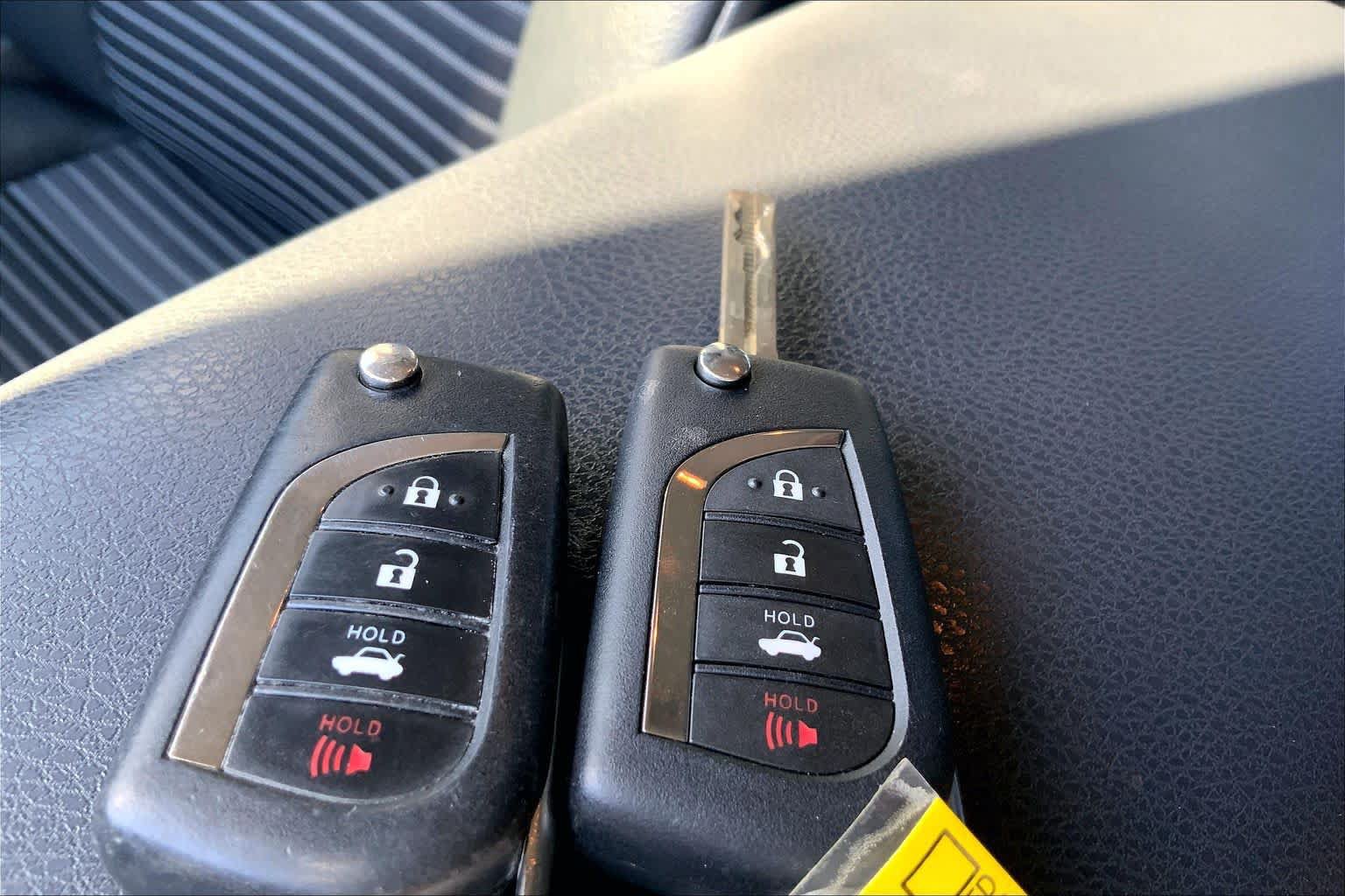 Used 2019 Toyota Camry SE FWD image 14