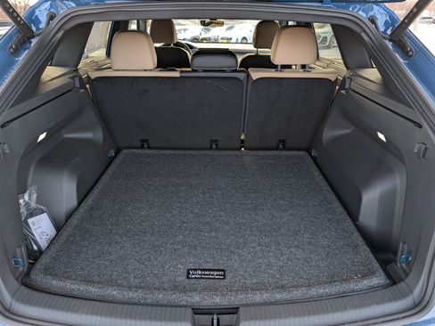 Certified 2025 Volkswagen Atlas Cross Sport SE image 18