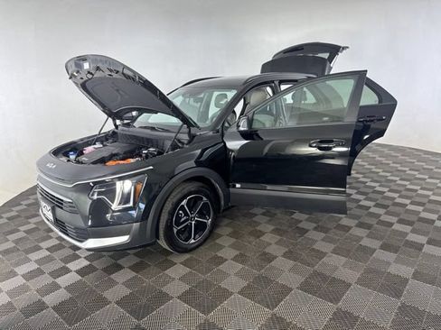 Certified 2025 Kia Niro EX FWD image 12