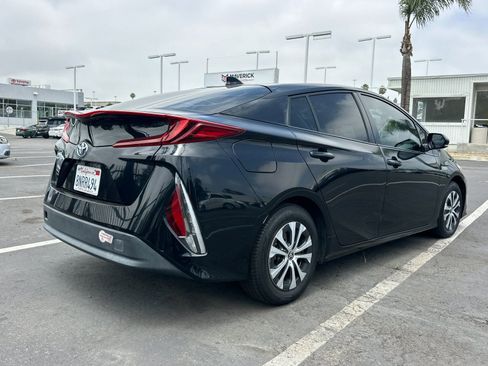 Used 2020 Toyota Prius Prime LE FWD image 3