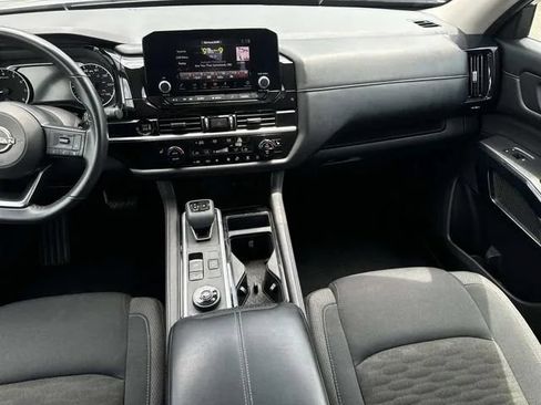 Used 2025 Nissan Pathfinder SV AWD/4WD image 17