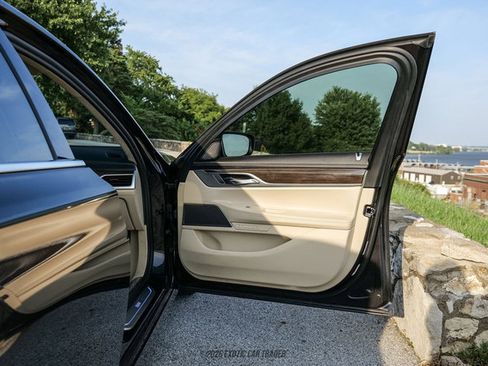 Used 2019 BMW 750i xDrive w/ Executive Package AWD/4WD image 63