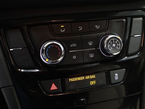 Used 2020 Buick Encore Preferred w/ Safety Package image 32