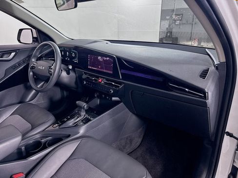 Certified 2023 Kia Niro EX Touring image 29