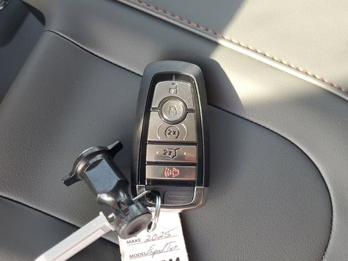 New 2025 Ford Expedition Active image 23