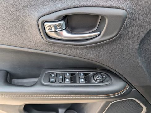 Used 2018 Jeep Compass Sport w/ Cold Weather Group AWD/4WD image 19