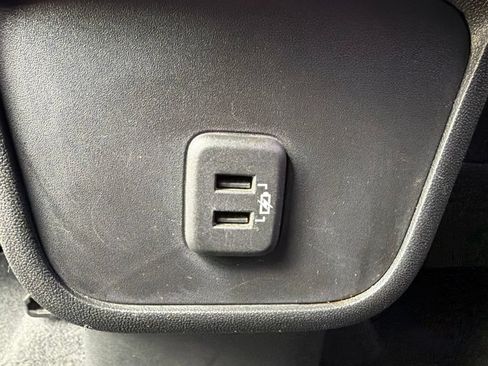 Used 2021 Chevrolet Equinox LT FWD image 40