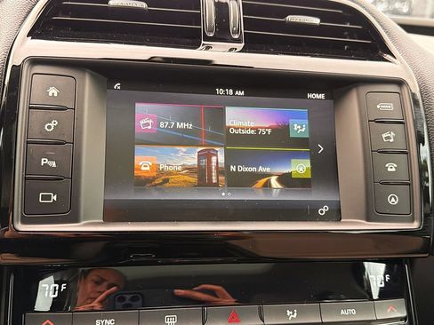 Used 2017 Jaguar XE Premium RWD image 29