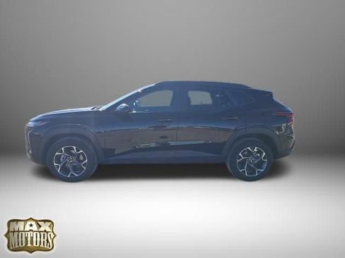 Used 2025 Chevrolet Trax LT w/ LT Convenience Package image 5