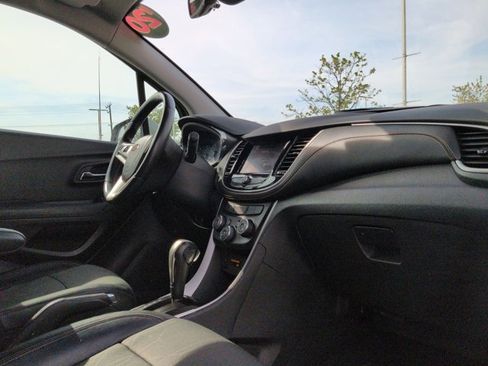 Used 2020 Chevrolet Trax LT w/ LT Convenience Package image 20