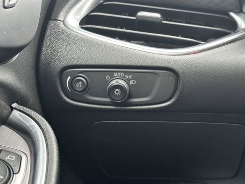 Used 2021 Chevrolet Malibu LT FWD image 25