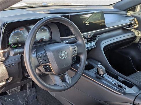 Used 2023 Toyota Crown XLE image 3