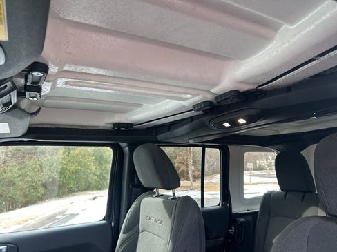 Used 2024 Jeep Wrangler Sahara image 20