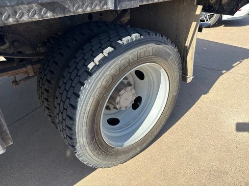 Used 2006 Ford F550 4x4 Regular Cab Super Duty image 9