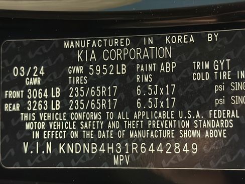 Used 2024 Kia Carnival LX FWD image 28