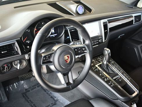 Used 2018 Porsche Macan image 37