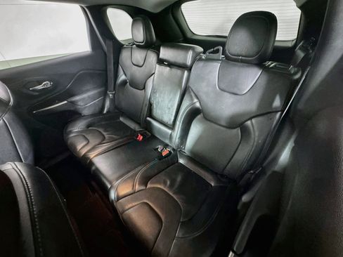 Used 2019 Jeep Cherokee Limited AWD/4WD image 21