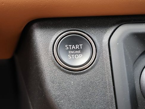 Used 2023 Land Rover Defender 130 X-Dynamic SE AWD/4WD image 31