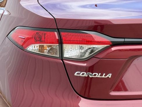 Used 2023 Toyota Corolla LE FWD image 4