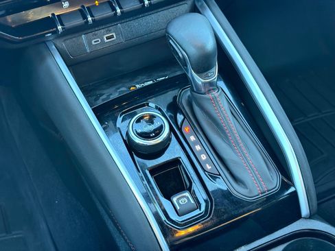 Used 2024 Chevrolet Colorado Z71 w/ Z71 Convenience Package 2 image 23