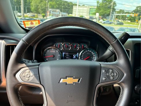 Used 2018 Chevrolet Silverado 1500 LT w/ All Star Edition AWD/4WD image 9