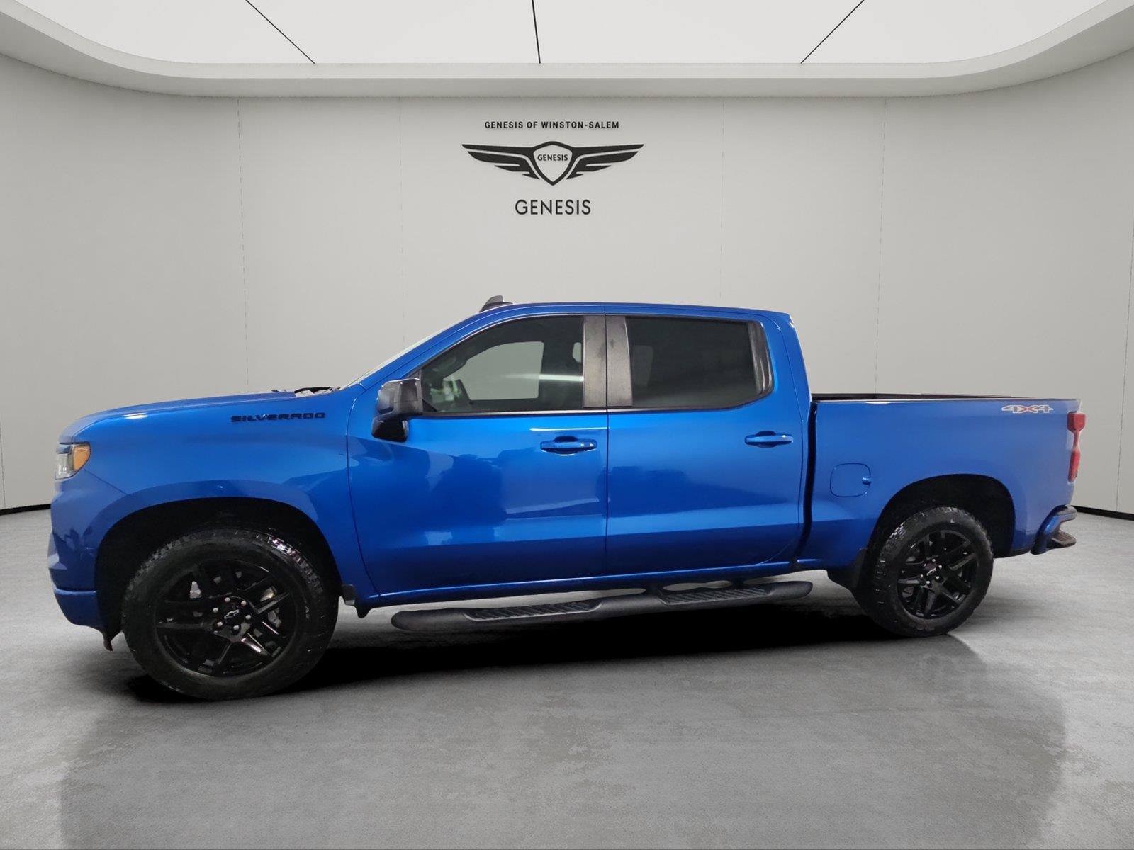 Used 2023 Chevrolet Silverado 1500 RST w/ Rally Edition AWD/4WD image 2