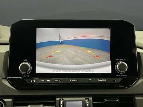 Used 2024 Nissan Pathfinder S image 8