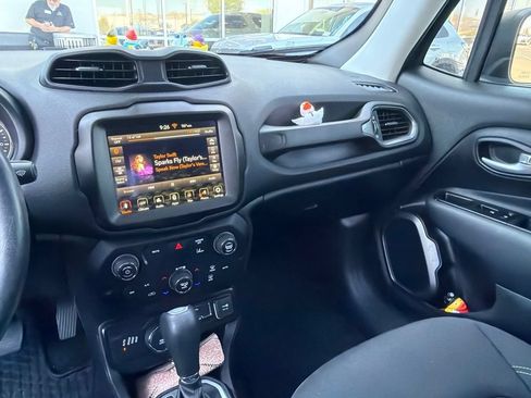 Used 2023 Jeep Renegade Latitude w/ Sun/Sound Group AWD/4WD image 7
