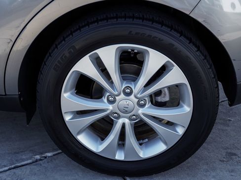 Used 2016 Kia Soul + FWD image 13