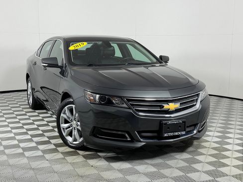 Used 2019 Chevrolet Impala LT FWD image 2