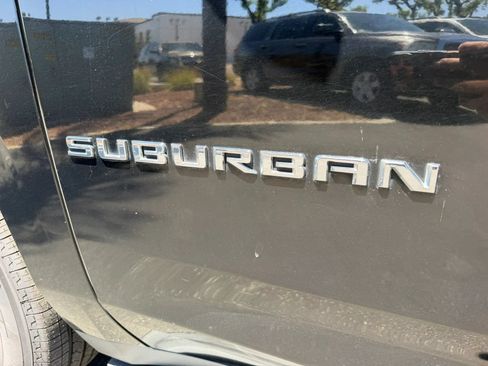 Used 2021 Chevrolet Suburban LT AWD/4WD image 31