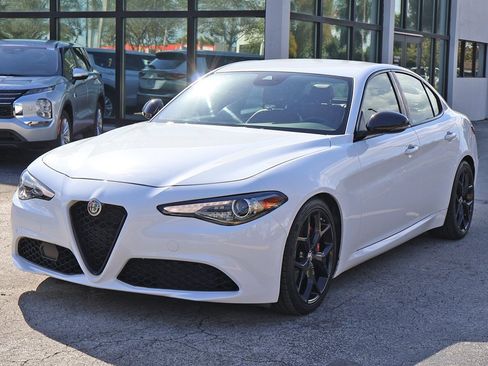 Used 2020 Alfa Romeo Giulia w/ Nero Edizione image 5