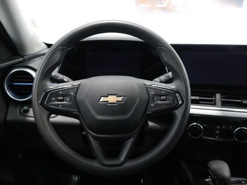 Used 2024 Chevrolet Trax LT FWD image 15