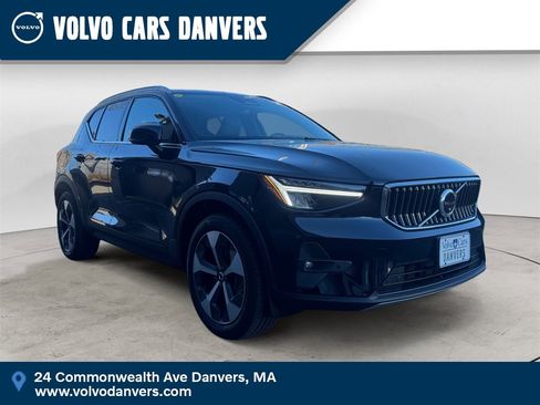 Certified 2025 Volvo XC40 B5 Plus image 1