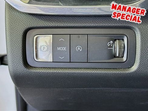 Used 2025 GMC Acadia Elevation image 11