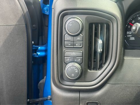 Used 2022 Chevrolet Silverado 1500 Custom AWD/4WD image 17