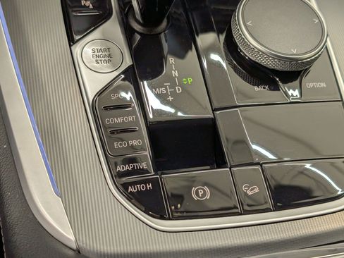 Used 2021 BMW X5 xDrive40i w/ M Sport Package image 21