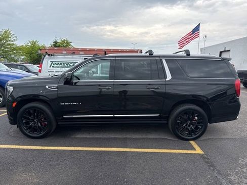 Used 2021 GMC Yukon XL Denali w/ Denali Premium Package AWD/4WD image 2