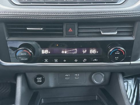 Certified 2025 Nissan Rogue SV image 36