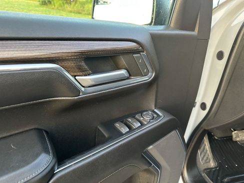 Used 2024 Chevrolet Silverado 1500 LT AWD/4WD image 19
